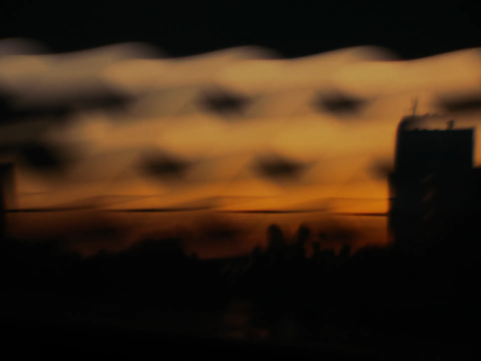 Image 1 sur 16 — Sroka — Distance.s